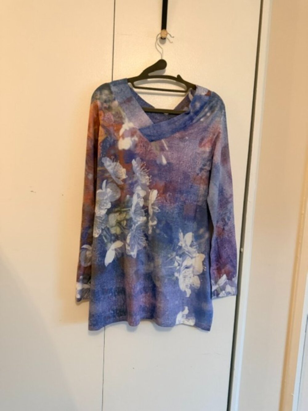 Soft Surroundings Floral V-Neck Tunic Top – Women’s Small – Blue Purple Watercol